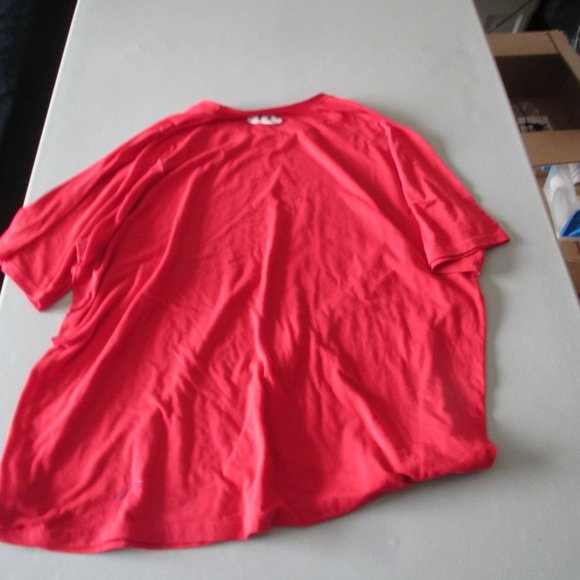 Red Under Armour Top Size XL - Picture 4 of 6